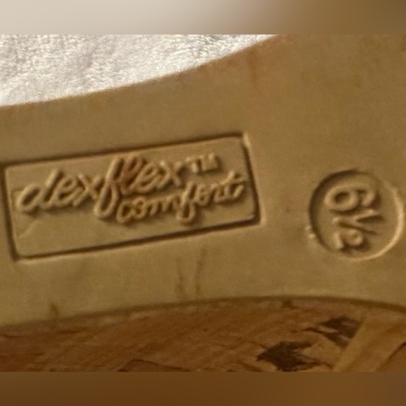 Dexflex comfort 6.5 floral peep toe wedge. Excellent condition. - Picture 6 of 7